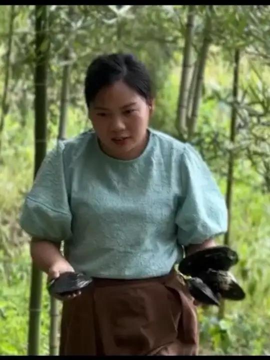 河蚌鲜美很多人却不知道怎么做,今天分享老家的经典做法,太香了