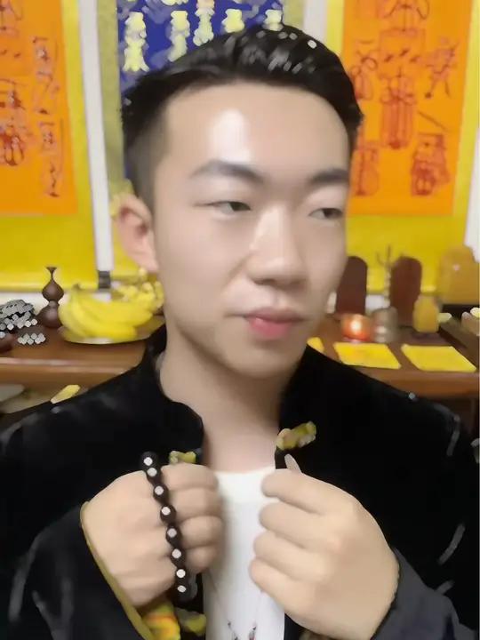 情劫就是你明知道她改不了,你也彻底失望了,一会能想通,一刀两断,老死不相往来,一会又想不通