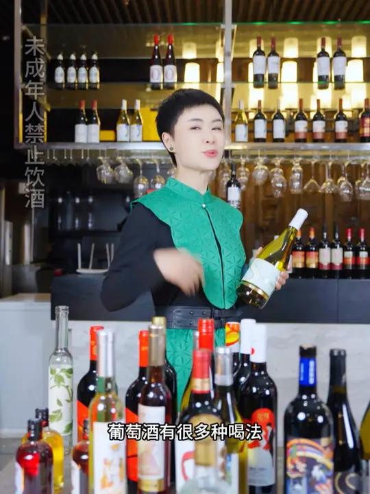 柠檬的酸涩遇上新疆葡萄酒的甜蜜,让你在冰爽的感知里回味青春的懵懂与向往,期待你的细细品尝。