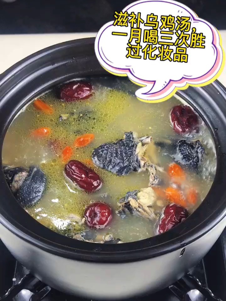 当归红枣滋补乌鸡汤,女人吃补血补气又养颜