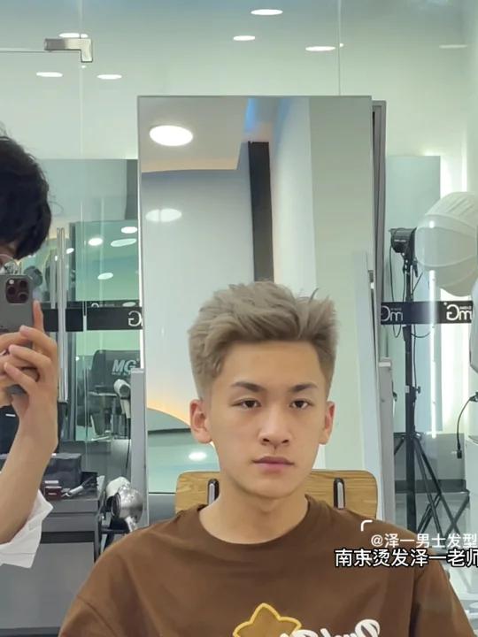 2022发色推荐显白发色奶茶发色|奶茶色 帅