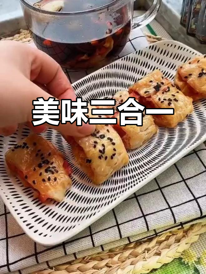 火腿肠、肉松与手抓饼的完美组合,味道超赞!