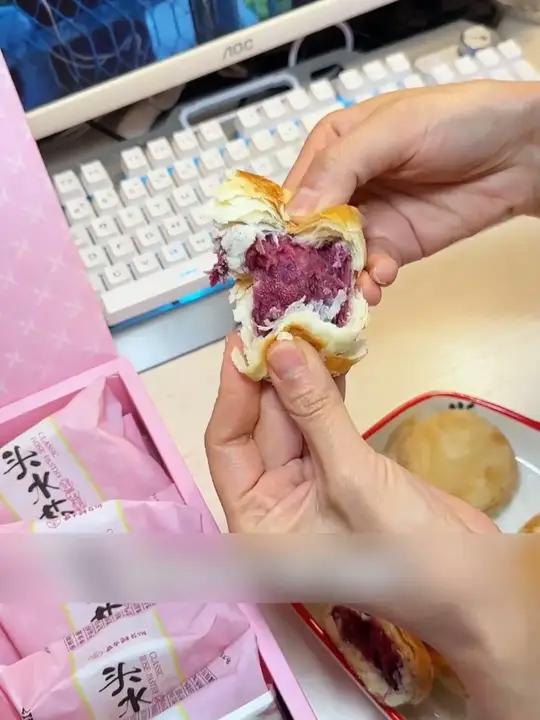 云南 嘉华鲜花饼,纯手工制作现烤现发,层层起酥,巨好吃巨新鲜!