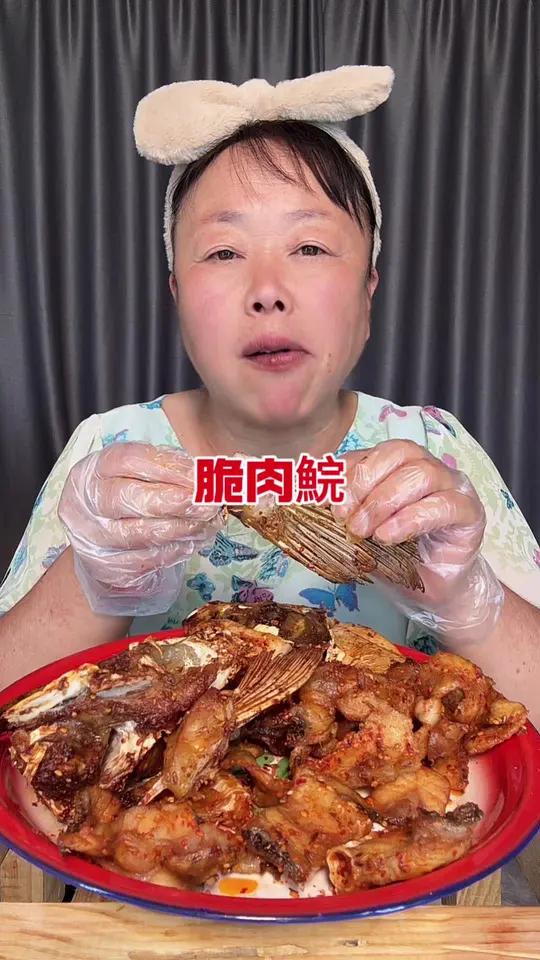 阿姨买回来一个脆鱼鯇，尝尝怎么样！
