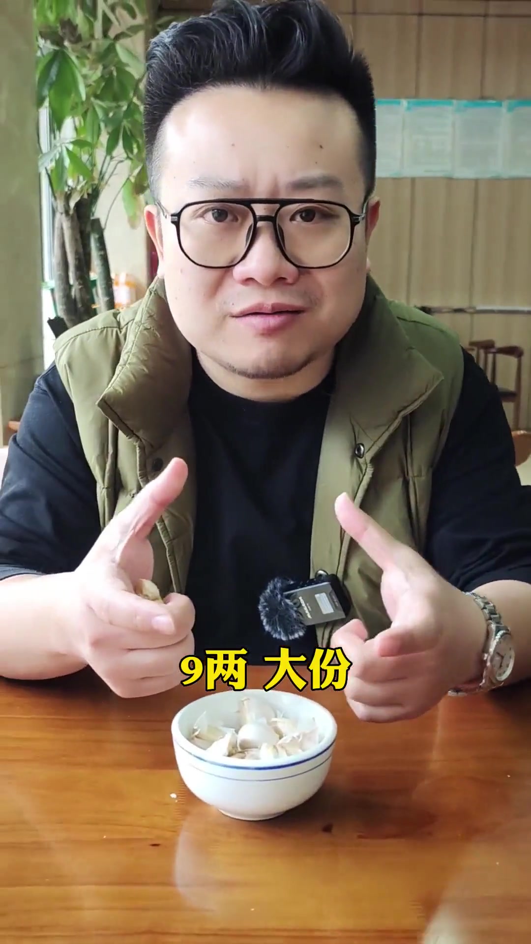 在山西临汾吃一碗正宗老字号牛肉丸子面,辣椒配蒜的吃法,真有传说中被送走的感觉吗?