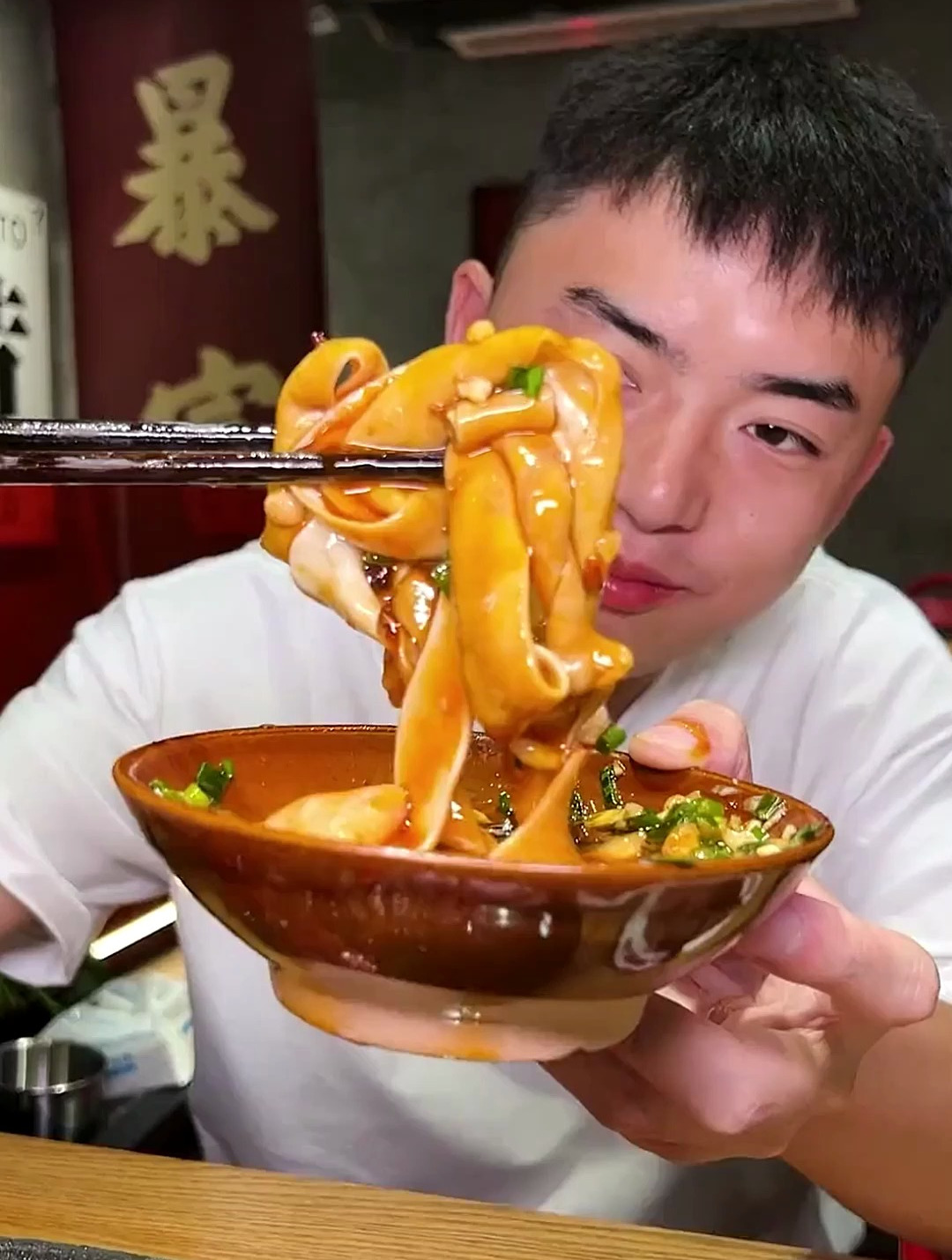 成都冒烤鸭max版！牛油锅底煮九尺板鸭，配上脆度拉满的毛肚鸭肠