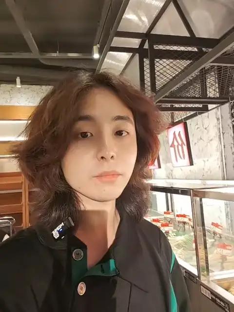 冰城串吧重装开业！嫩汁牛肉串一元一串，凉菜9.9随便装！还有代金券～