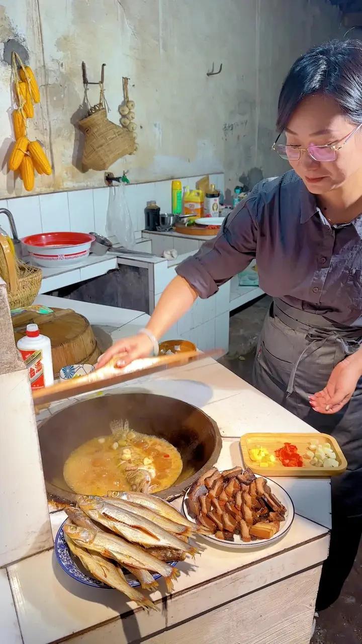 你们知不知道安徽的手工臭鳜鱼,到底是怎么制作的