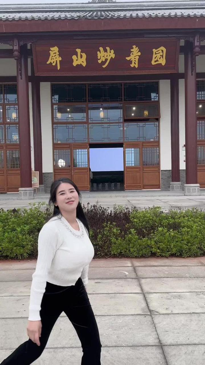 受邀到四川品屏山炒青绿茶，领略巴蜀茶韵