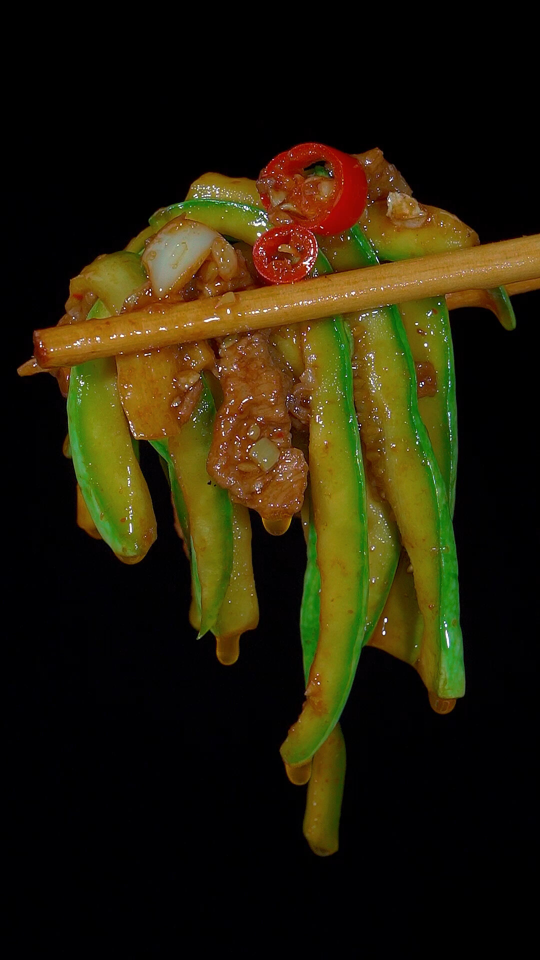 西葫芦炒肉做法,清脆爽口好吃又下饭 家常菜