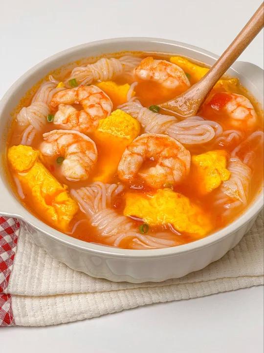 减脂餐167鲜美可口番茄魔芋虾仁汤