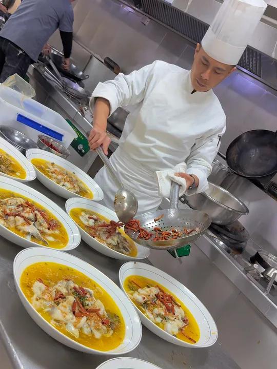 酸汤酱制作:熟南瓜2500克、劲霸酸辣汁700、海南黄灯笼椒酱2000克、白醋1200克、
