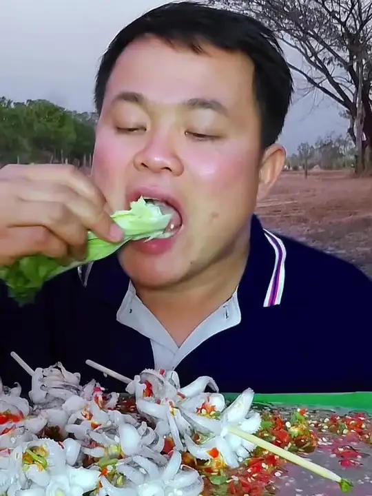 罗马脆生菜剁椒酸辣汁凉拌小墨鱼须 泰国大叔内容启发搜索泰国海鲜泰国美食种草激励计划