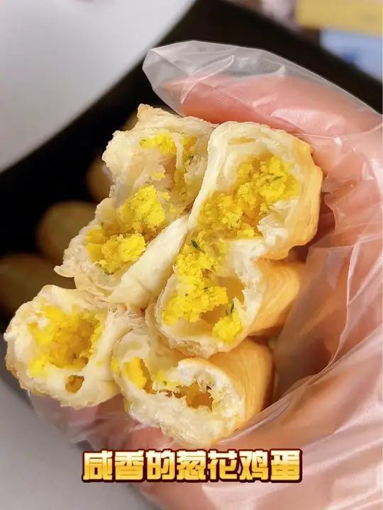 没想到千味家的灌蛋油条这么好吃,酥脆的油条包裹着鲜嫩的鸡蛋,越吃越香!
