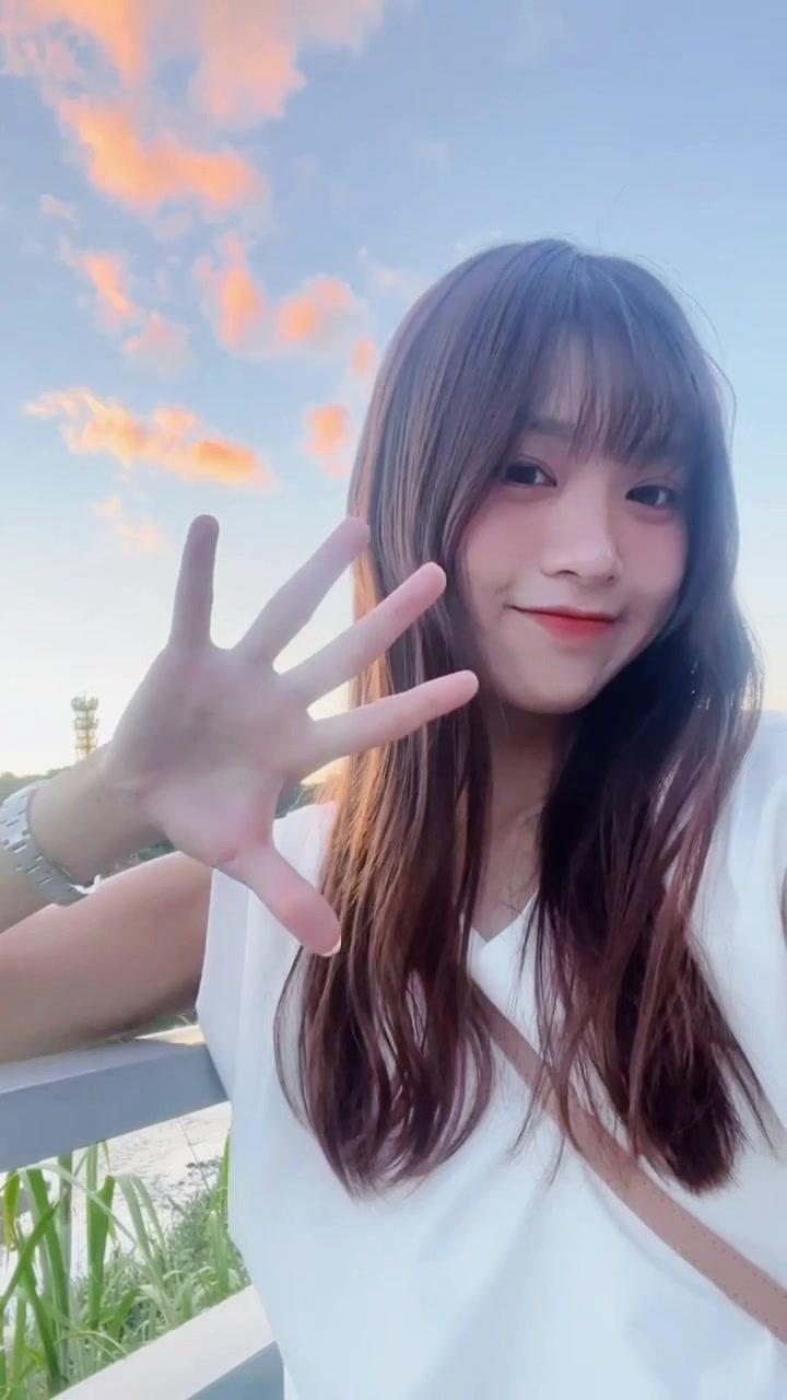 少看点所谓的心里鸡汤,好好赚钱,努少力吧,时代没有错,错的是赚钱的进度,赶不上花钱的速度!