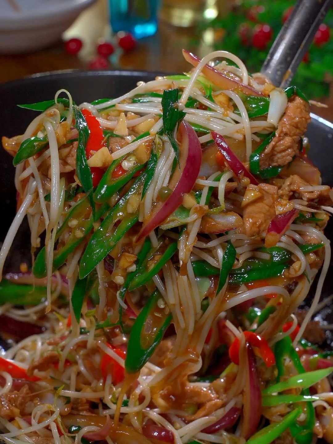 这样做的洋葱炒豆芽实在是太下饭了想吃在家一定要像我这样炒一盘