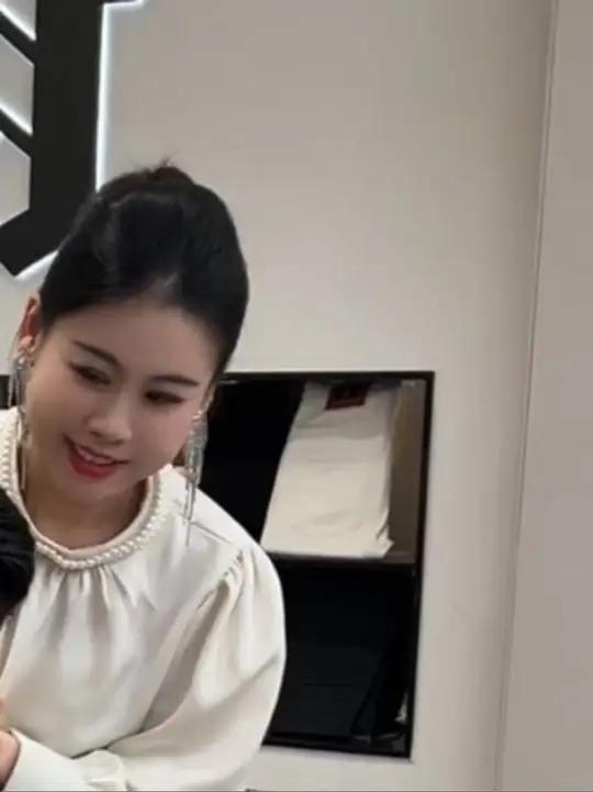 经典永不过时,就像这不变的牛仔裤。裤子男装牛仔裤F