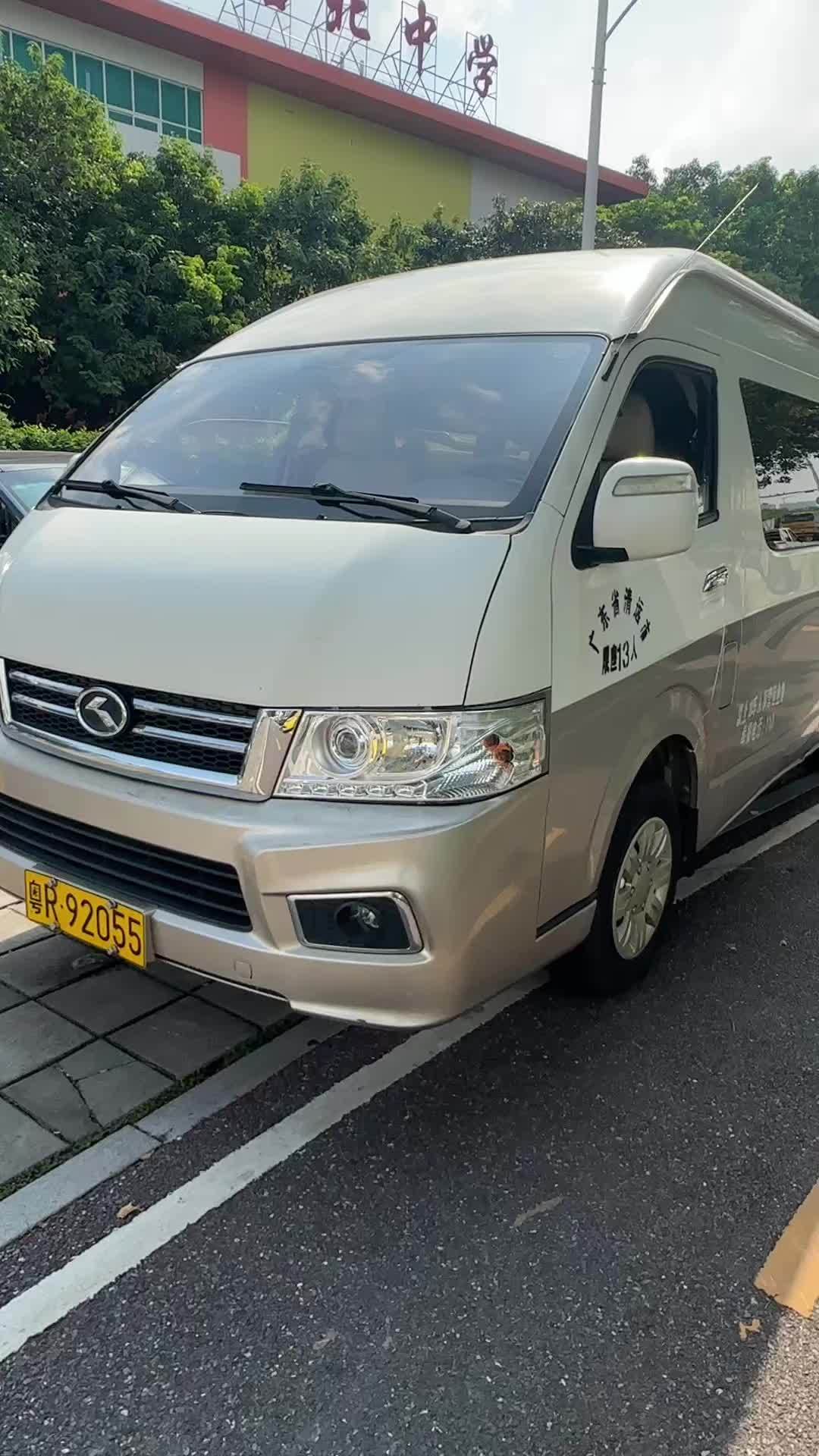 31号 2018年11月金龙2.4、一手车极品车况、13座商务车、全车原版螺丝没动过、发动