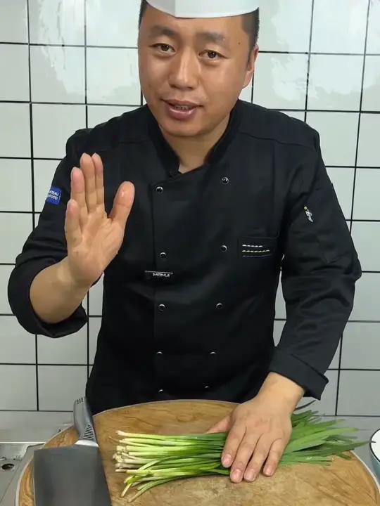韭菜新吃法,味道鲜香超级鲜美,做法还非常详细,赶紧收藏起来试试吧 普通的饭菜都是家的味道 