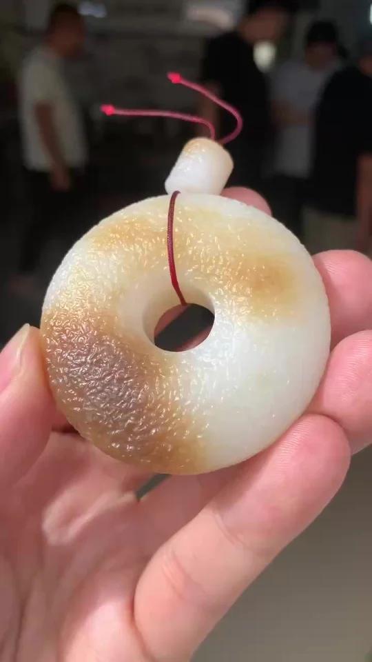 新疆和田玉且末金山矿(老光.面包圈),糖色艳丽,圆润饱满,规格5.01.6 10