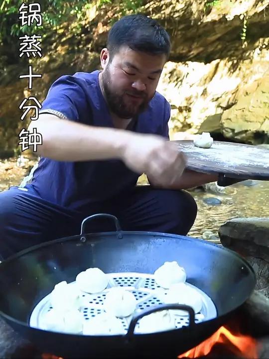 面食是我们的短板 但是今天这个腊肉竹笋包子很香,真的很好吃