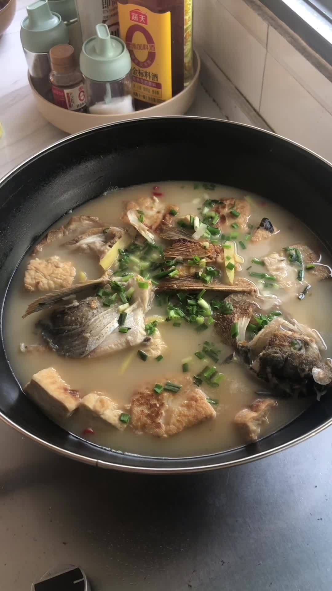 胖头炖豆腐真香。抖音美食推荐官 美食vlog 美食创作人计划 胖头鱼的家常做法 晒美食是对