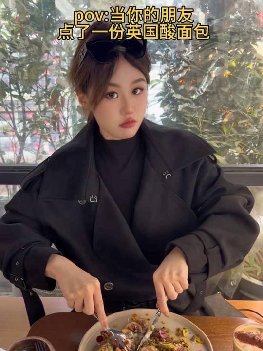 英国面包制作上电锯，味道好极了