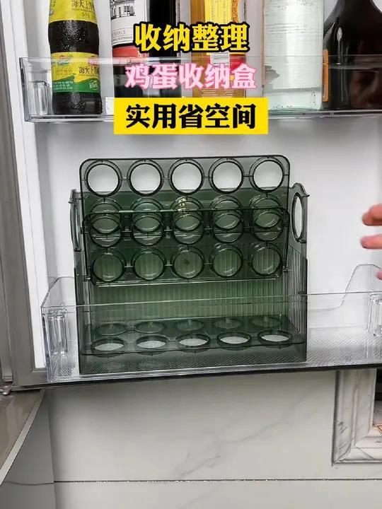 放在侧门的鸡蛋收纳盒,多层可自动翻转,拿取方便节省空间!