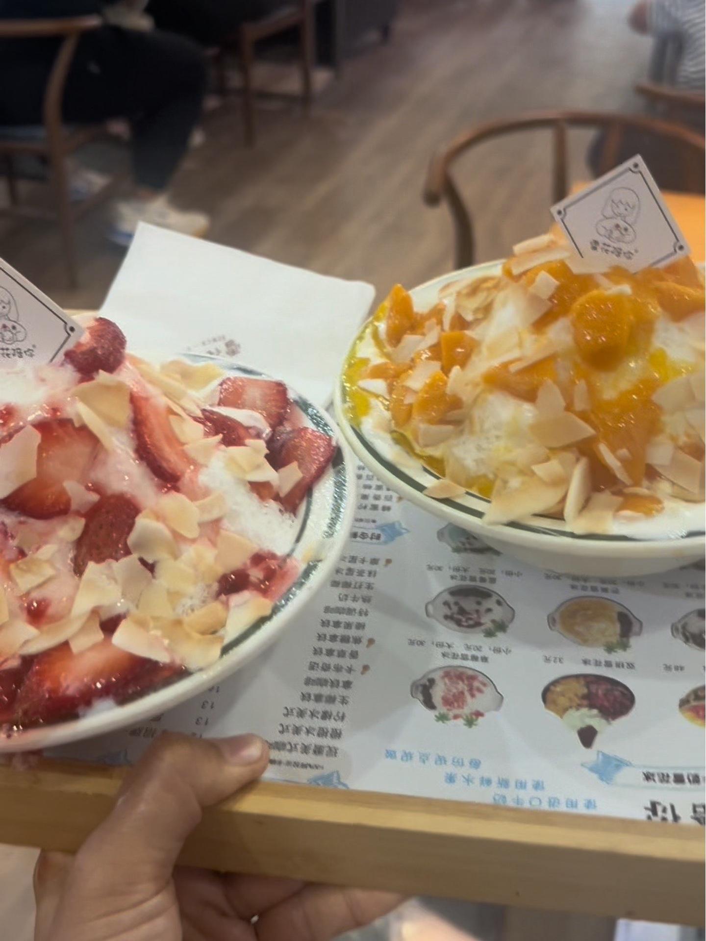 这两天好多来自外地的朋友们说千里迢迢只为品尝一下我们的特色美食,雪花冰、馒头加火腿和烤冷面