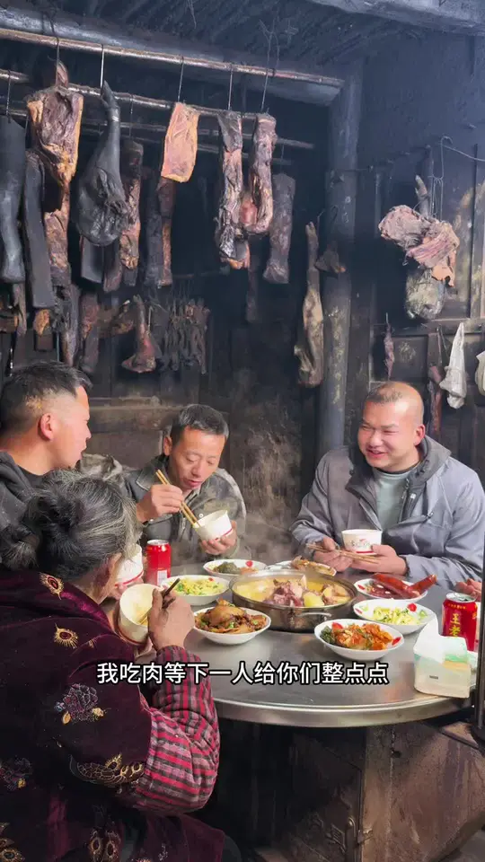 萝卜配腊肉炖煮味道超棒