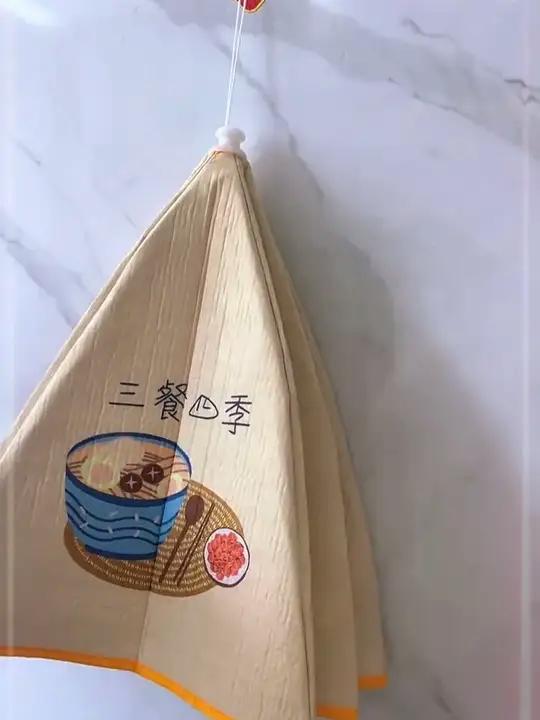 天气变冷,做好的饭菜凉的快,可以准备这款 保温菜罩,不仅保温效果好,还可以折叠收纳