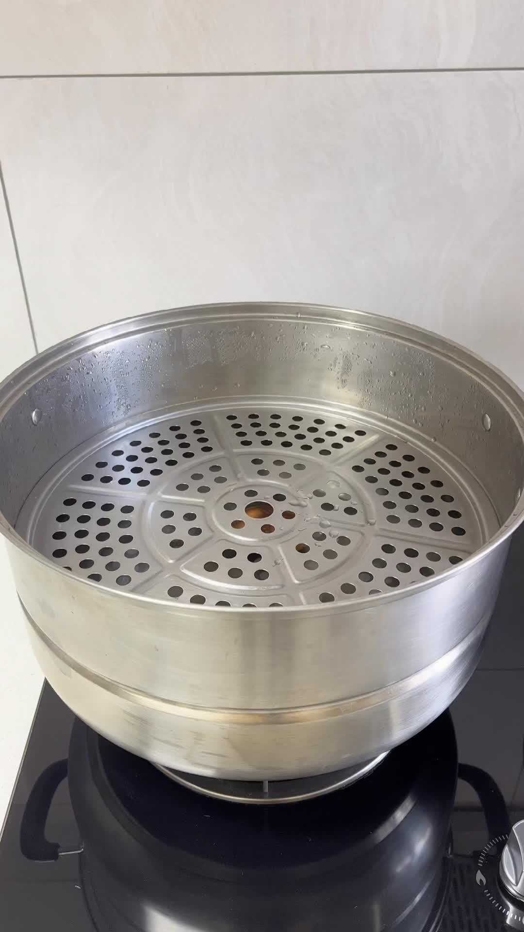 早餐你们都吃什么?每周末我会提前做出来一些冷冻在冰箱里。包子,鸡蛋饼,南瓜发糕,菜窝窝,蔬