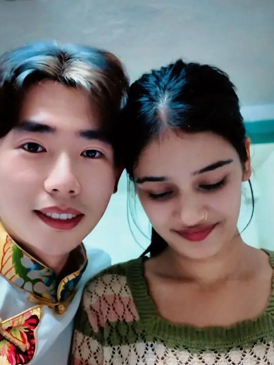 终于吃上咖喱了。妈呀太香了 鸡肉卡纳是尼泊尔每天都吃的食物,是由鸡肉混合咖喱粉炖制而成,和