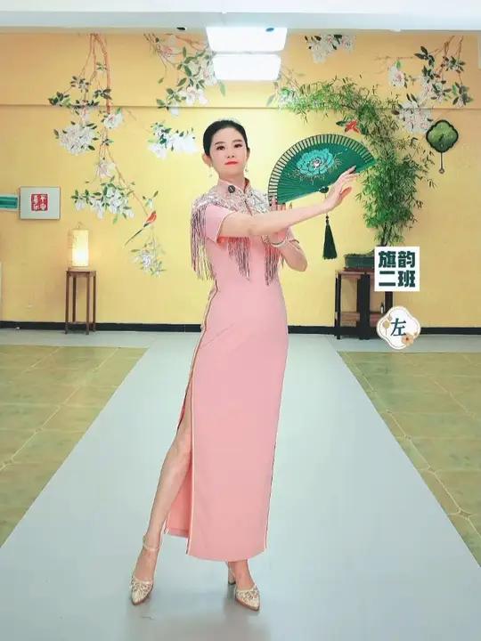 磅礴大气的京派旗袍走秀,柔中有刚,张弛有度 姐妹们喜欢这种感觉吗?