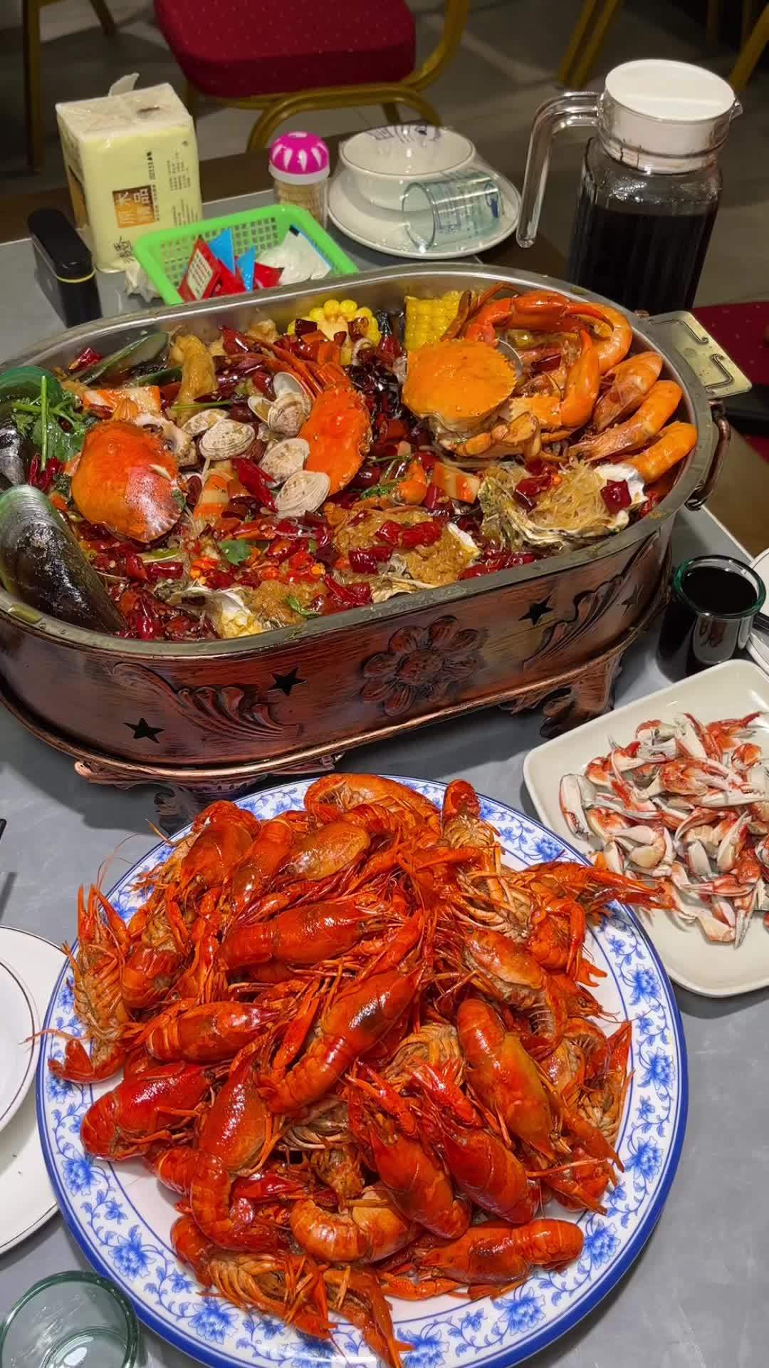 四方坪这家店要火了,98就有14个菜品的海鲜锅,69的卤虾品质也非常好!薅羊毛的快乐 本地