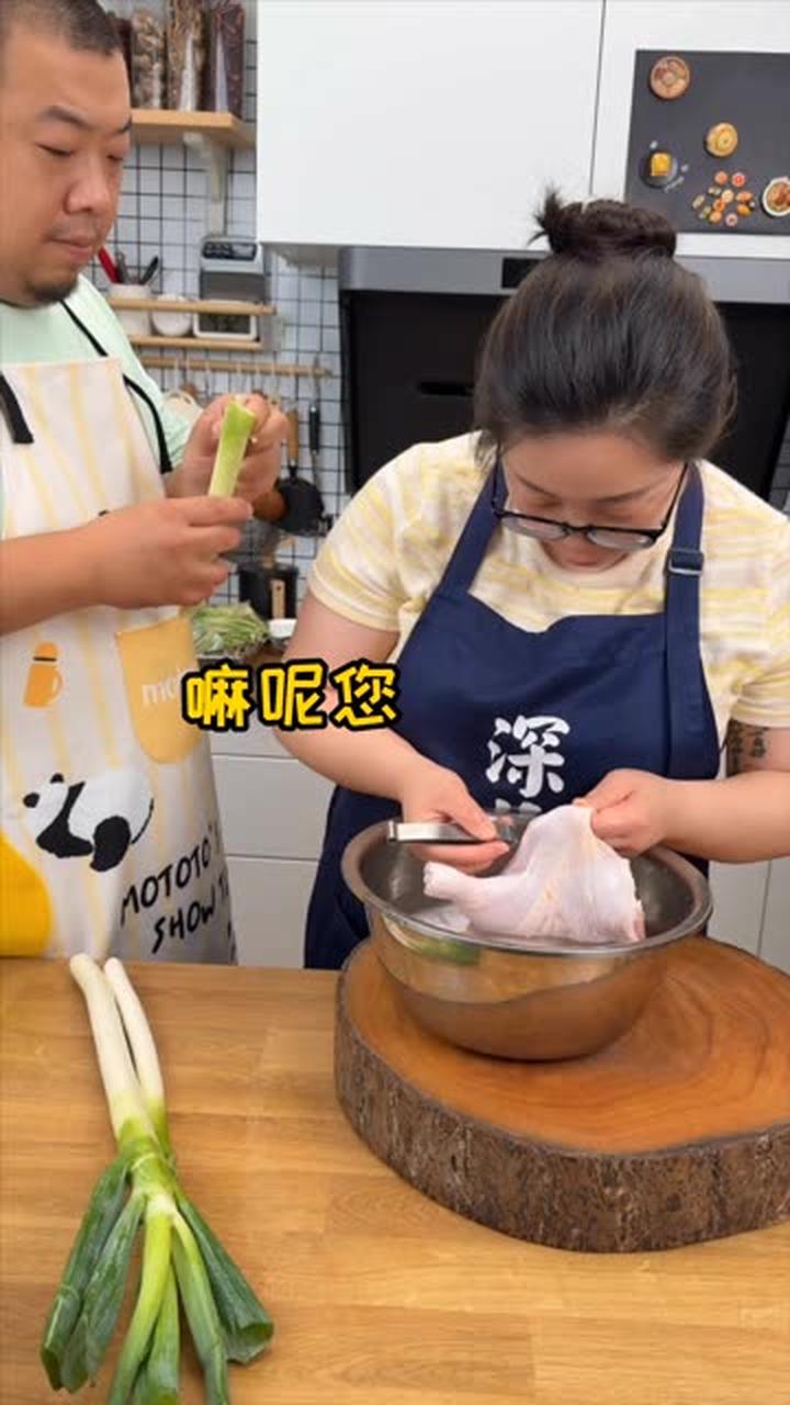 夏日清爽小凉菜芥末鸡，口感滑嫩，好吃到停不下来