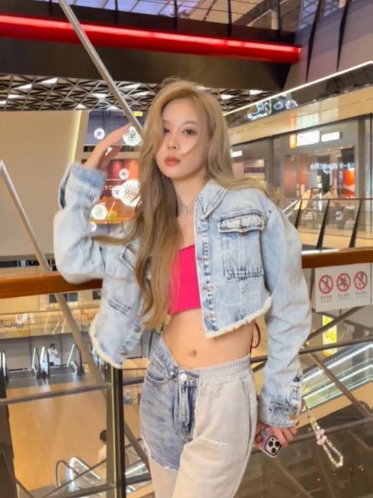 染了奶茶色巨显白 奶茶灰棕色仙女发色|夏季必染发色奶茶色 这个色系超适合我们亚洲人肤色,非