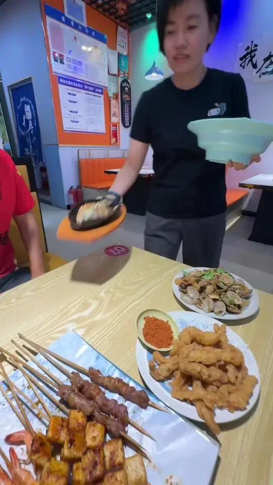 推荐固安108元套餐:羊棒骨+铁板鲫鱼+小酥肉+炒花蛤+24个串+两个凉菜+烤韭菜 固安 