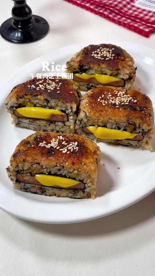 10分钟快手早餐爆浆芝士午餐肉饭团巨好吃