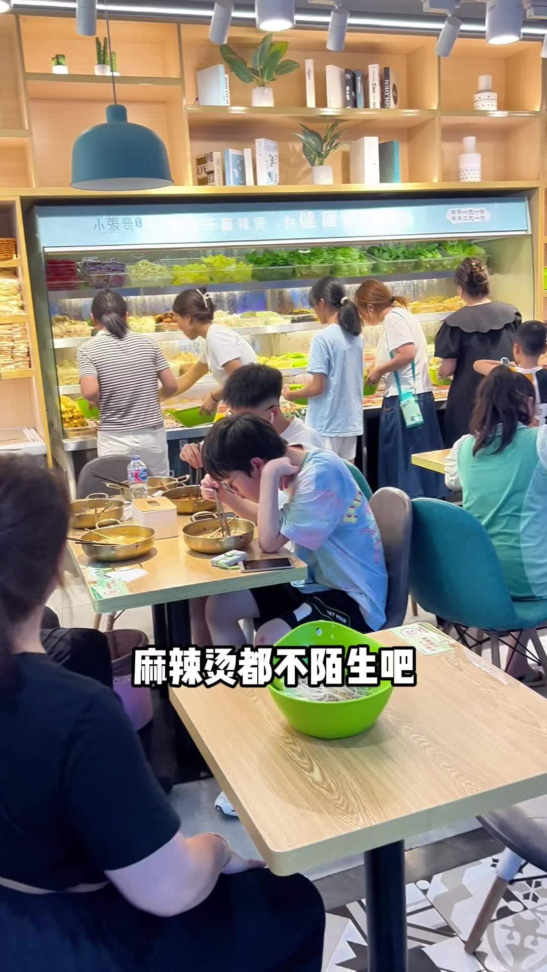 介绍一下,这是新式骨汤麻辣烫!常州开了十几年,一份成本9块的麻辣烫人均吃到29,一天300