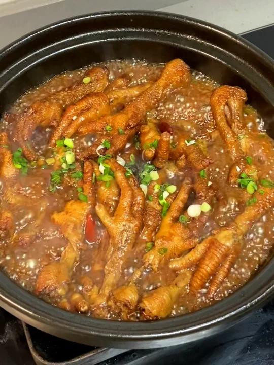 全都去做虎皮鸡爪煲软烂热乎!一抿就化