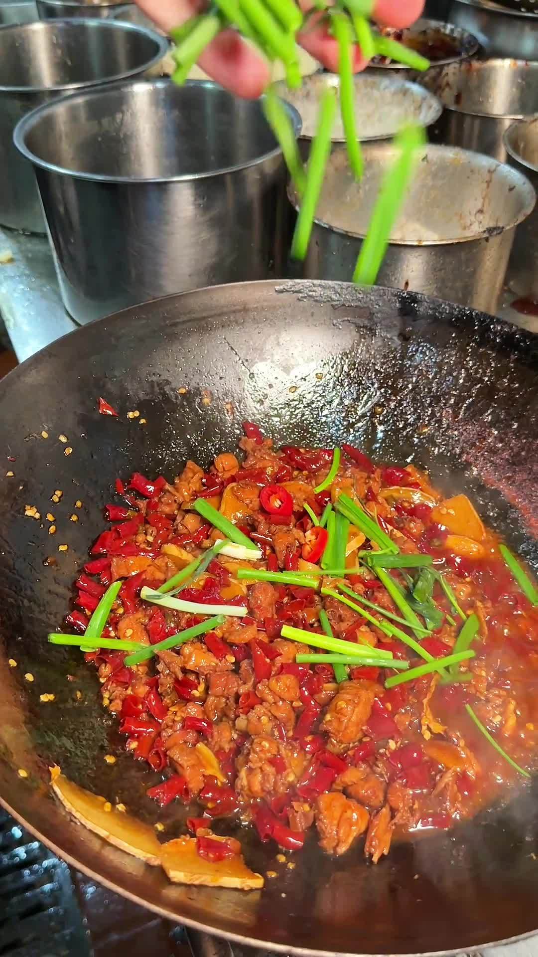 五个鸭头换一桌菜真带劲 姜母鸭