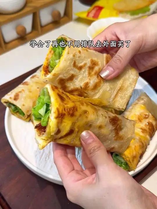 5分钟就能做好的#鸡蛋灌饼 简单快速、营养又好吃,孩子特别喜欢#早餐吃什么#鸡蛋灌饼