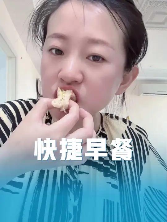 孩子:黄油面包 鸡蛋 烤肠 牛奶 番茄酱 我的:麦满分 鸡蛋 烤肠 咖啡 酸黄瓜酱 都好吃