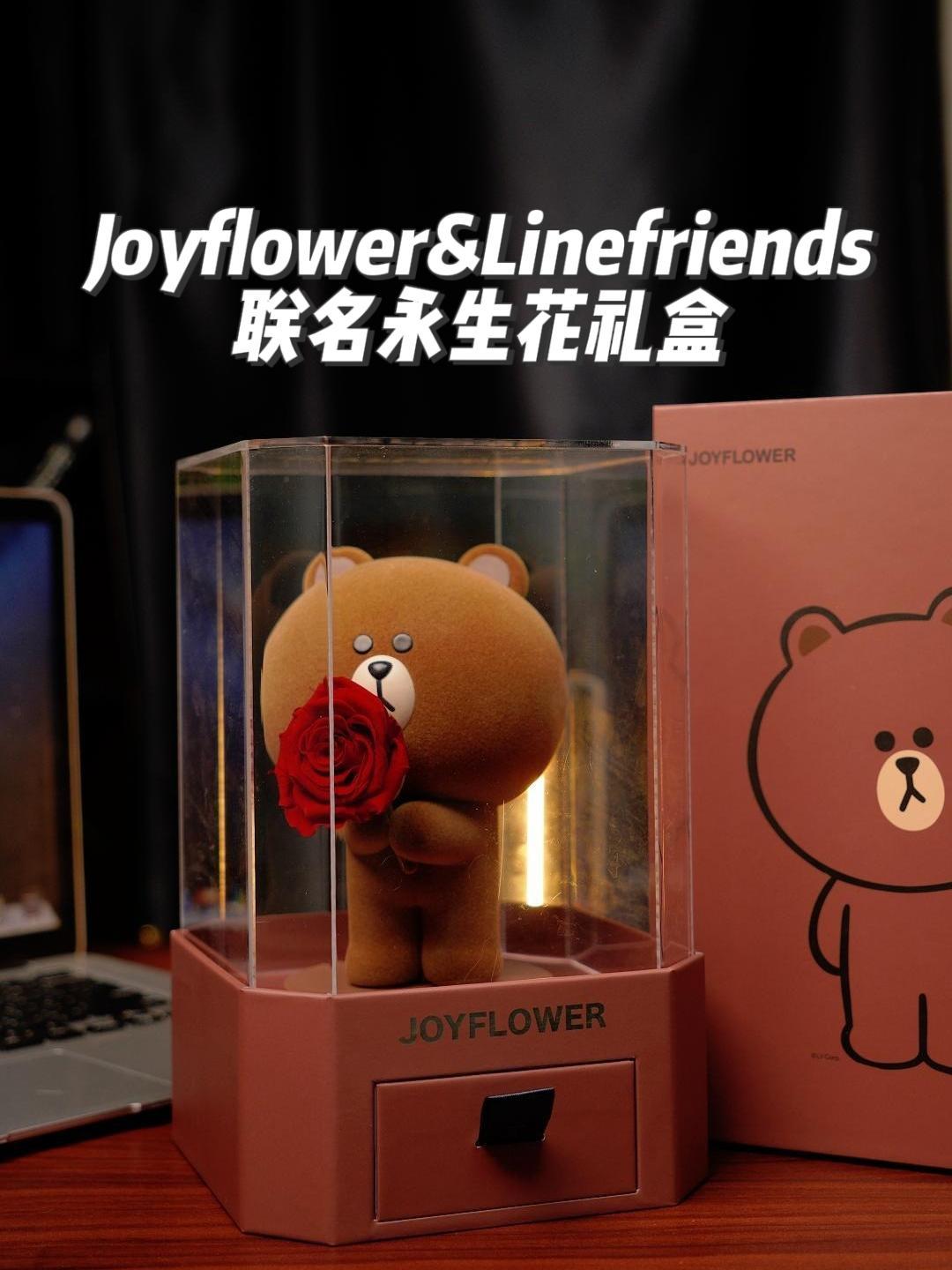 呆萌的布朗熊手捧永不凋零的玫瑰,七夕,就用它来传递你的心意。joyflower永生花 七夕