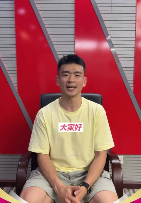 双鱼座的郑思维内心住着一个I人 喜欢把业余生活过得非常充实 不喜欢宅在房间里 喜欢的明星是