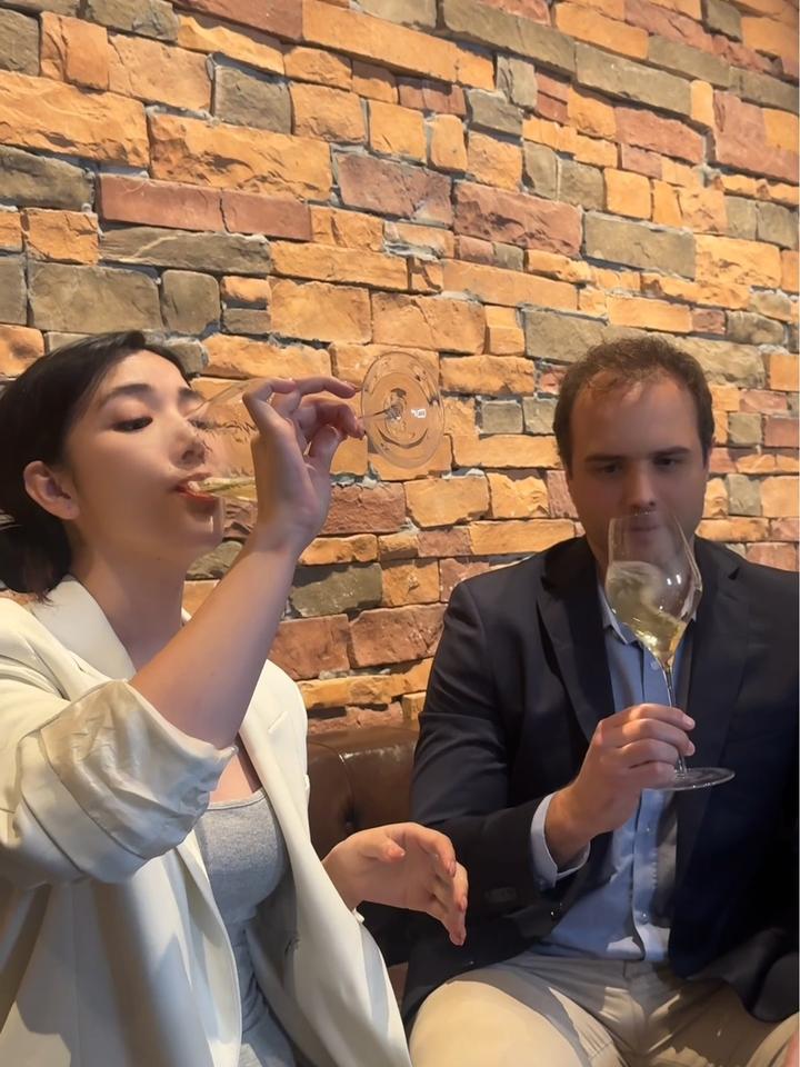 人生第一次不太熟练的相亲,进口红酒