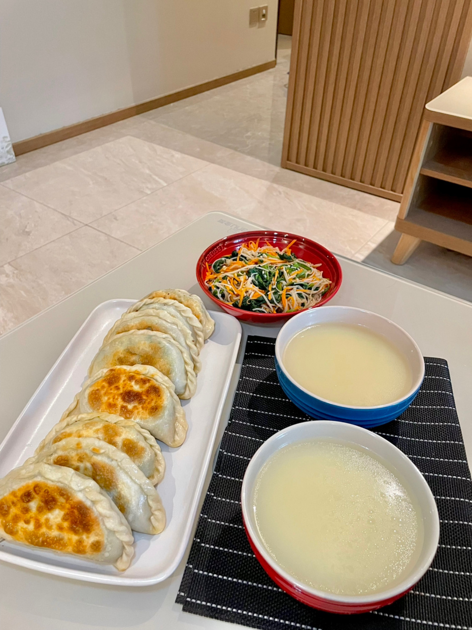美食Vlog|中式早午餐 韭菜盒子配小米粥