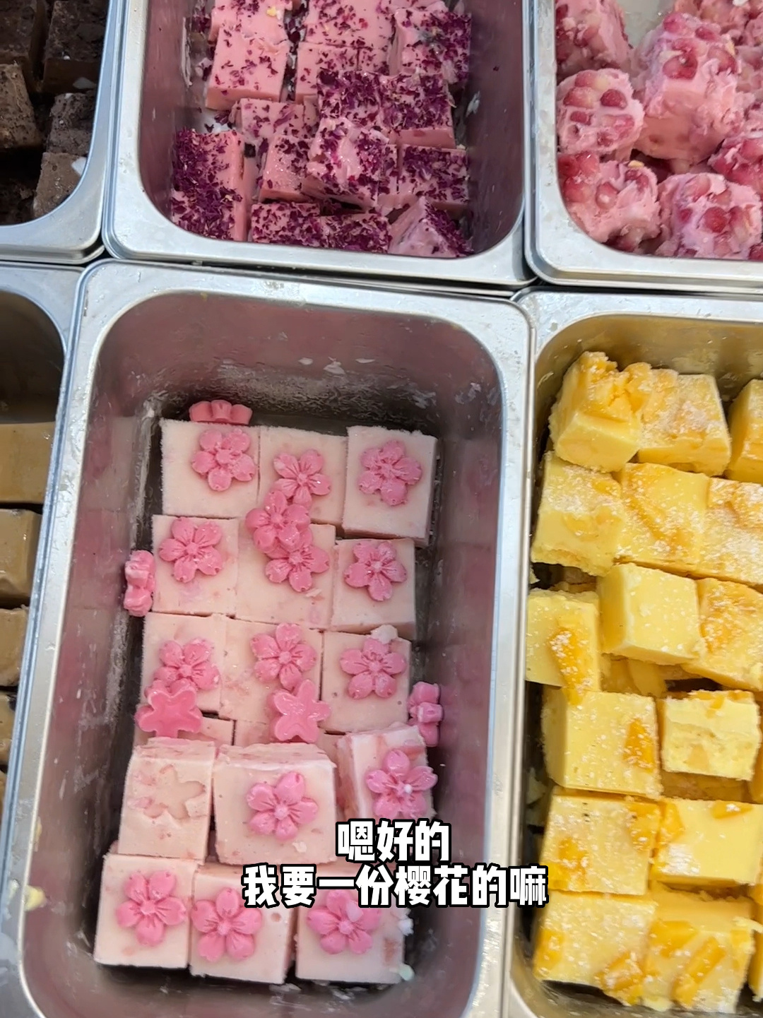 开在学校门口的炒酸奶店!10块钱满满一大盒!