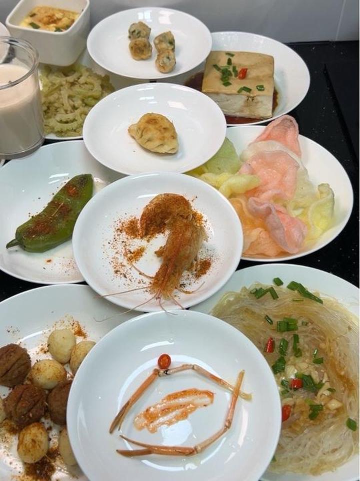 今天用一只罗氏虾做十五道菜，虾片，烧烤串，虎皮青椒